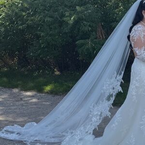 Elegant White Lace Wedding Dress with Long Veil